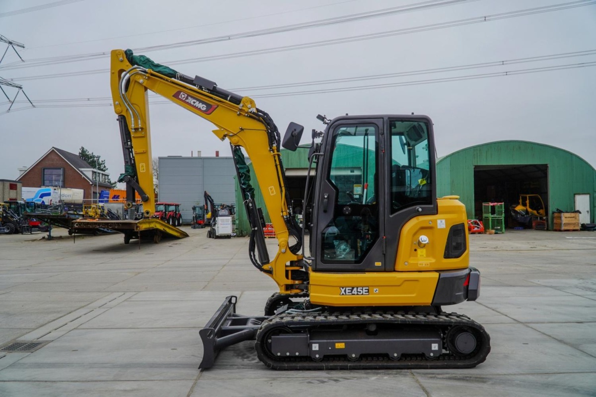  XE45E (109702)