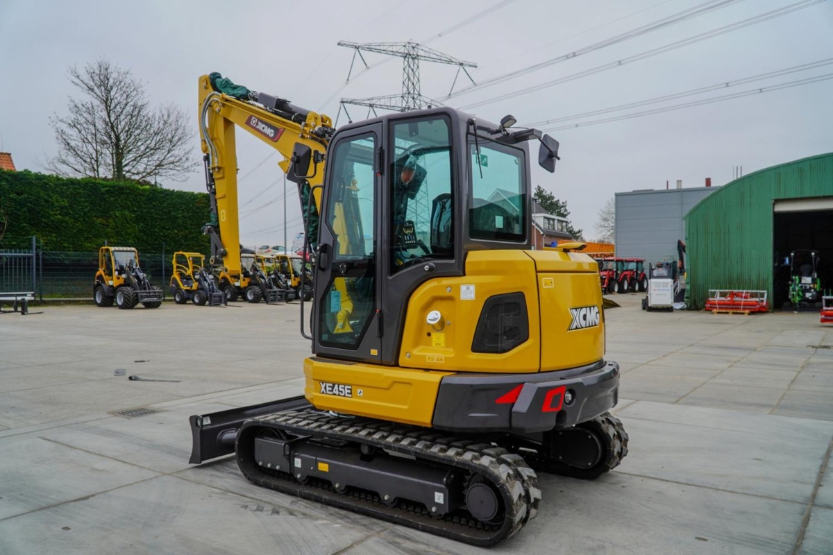  XE45E (109702)