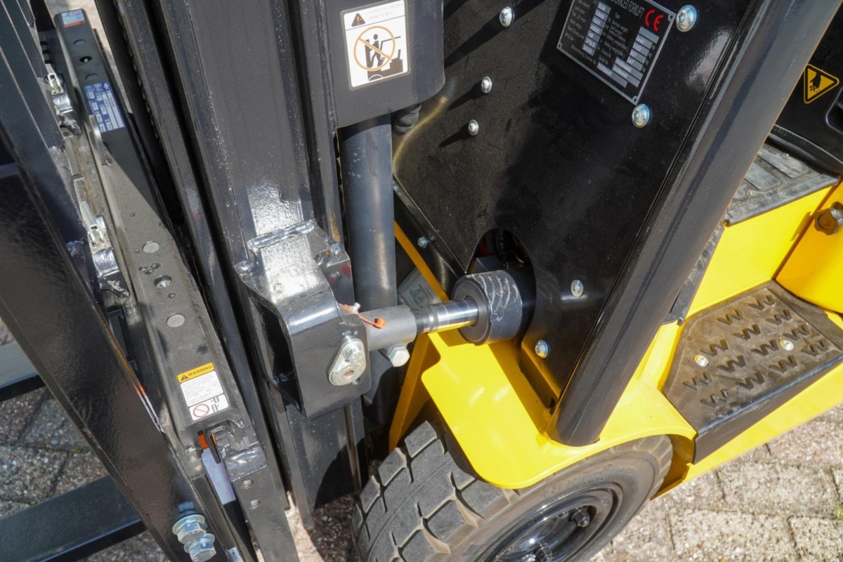 Eurotrac FE18 3 stage 4.5M mast (107974)