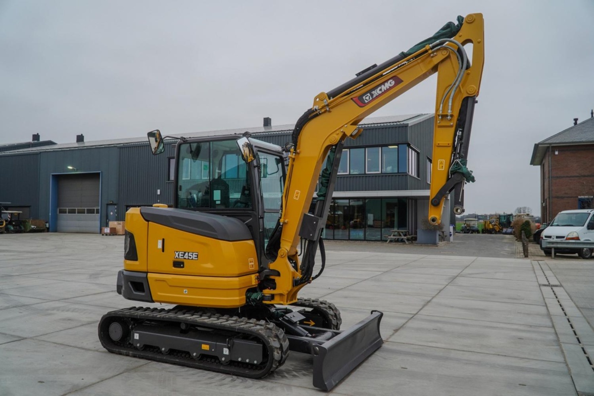  XE45E (109702)