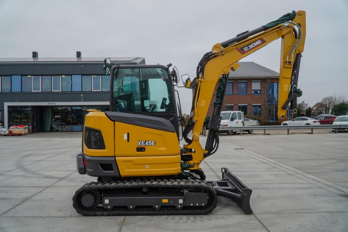  XE45E (109702)