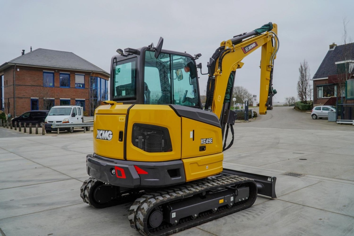  XE45E (109702)
