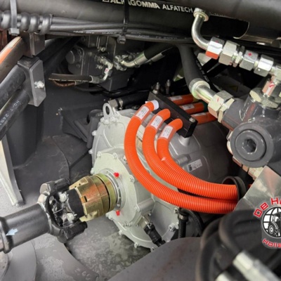  XC968-EV 423kWh (110414)